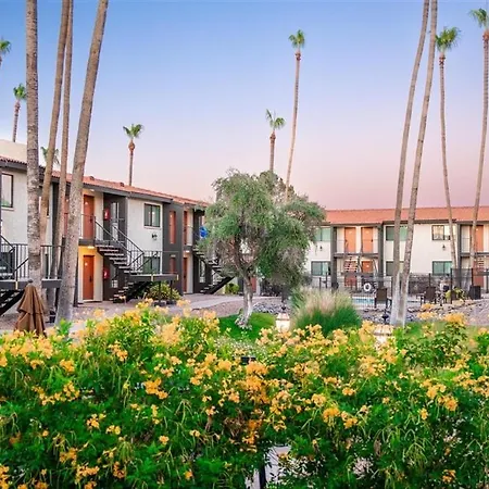 208 Fully Furnished 1Br Suite-Prime Location